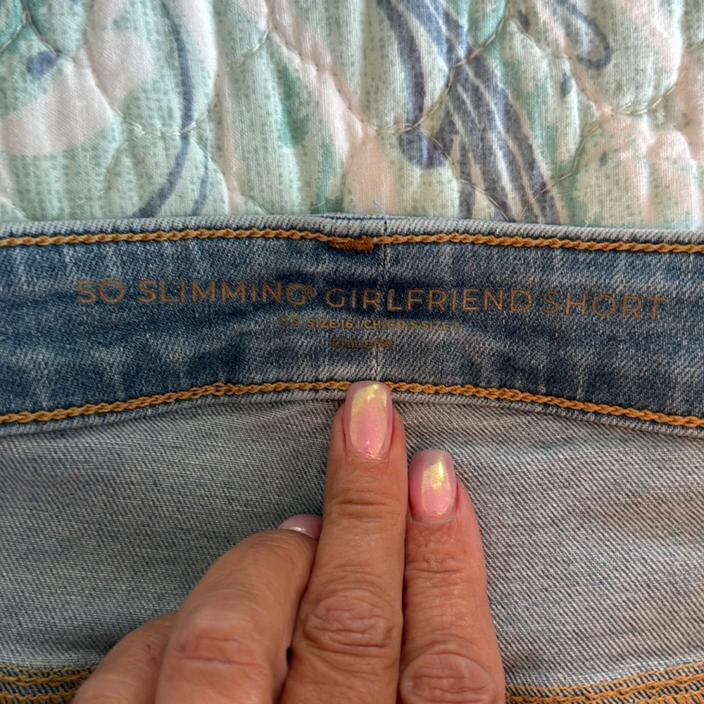 Chicos size 16 or size 3 in Chicos. Denim light wash fringed short - Picture 2 of 5